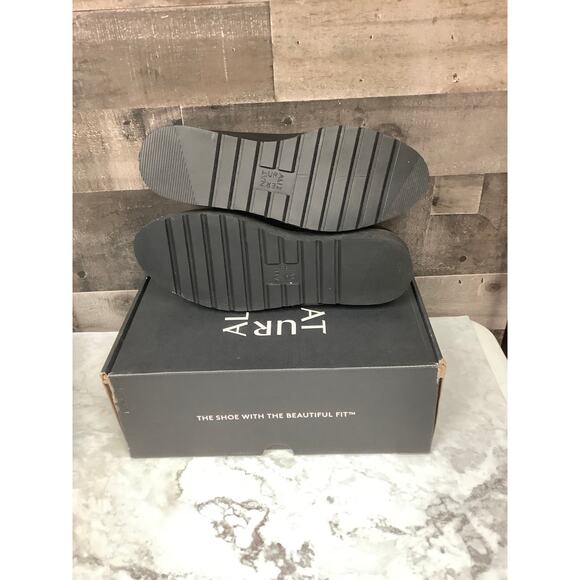 Naturalizer Women's 9W Black Leather Adiline Loafers Lugged Sole Slip On LB7-6 - Picture 11 of 13